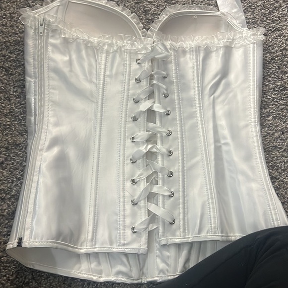 White Brand New Corset Size XS - Picture 3 of 4